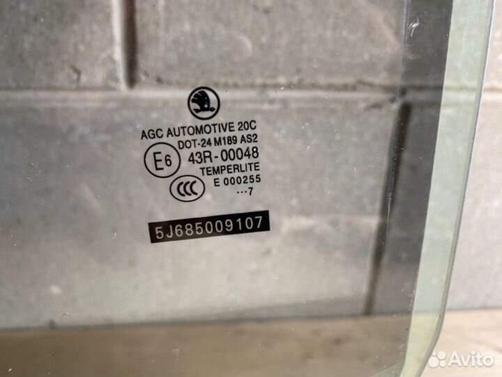 Стекло заднее левое Skoda Roomster