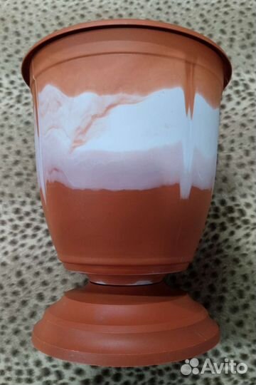 Пластмассовые цветочные горшки с поддоном