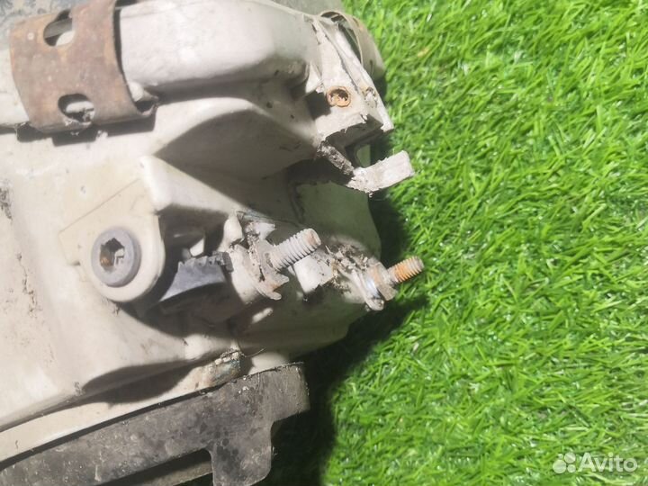 Фара передняя правая Volvo s40 1 дефект