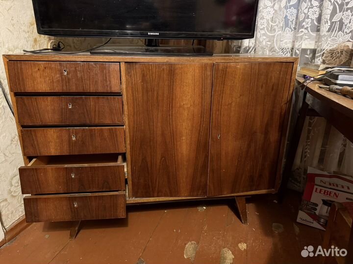 Буфеты и серванты старинные