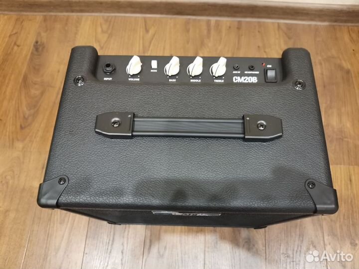 Басовый комбоусилитель