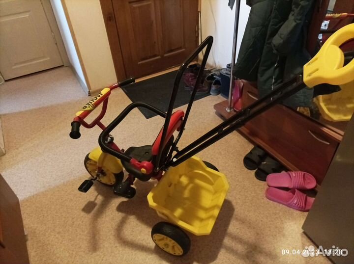 Детский велосипед трехколесный с ручкой