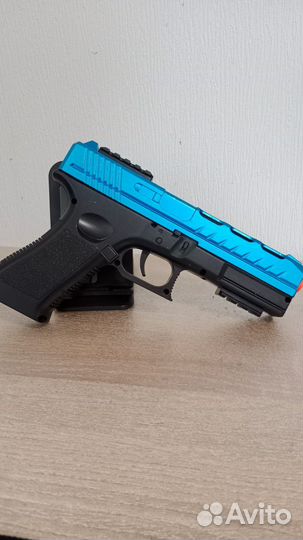 Пистолет на орбизах Glock-18