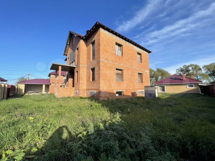 Дом 927 м² на участке 18 сот.