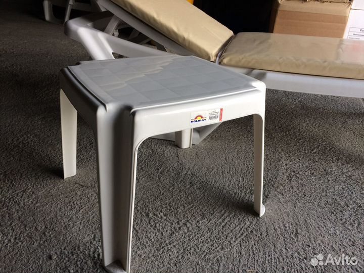 Столик для шезлонга 45х45х38см