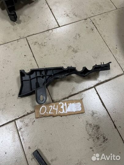 Уплотнитель моторного отсека левый Mercedes-Benz