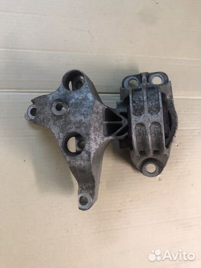 Подушка двигателя правая Renault Duster 1.5DCI