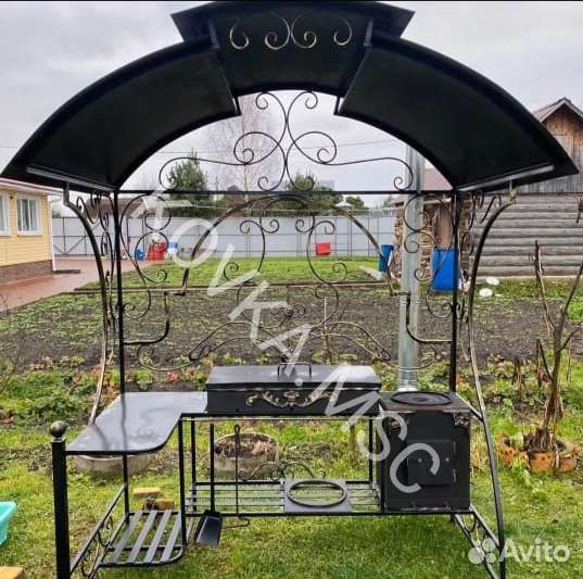 Мангал с крышей
