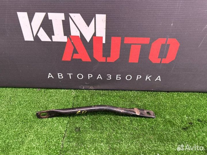 Кронштейн переднего подрамника правый Renault