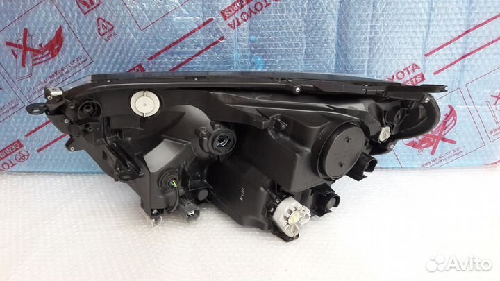 Фара правая LED Toyota RAV 4 2016-2019