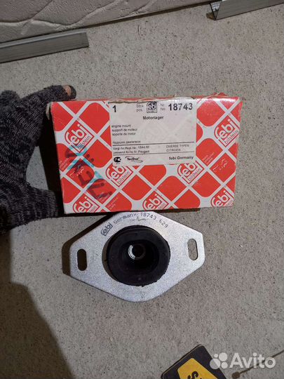 Подушка двигателя