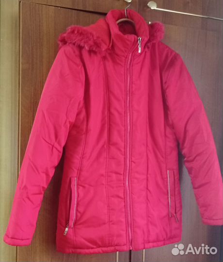 Три пуховика женских и куртка