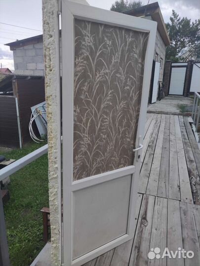 Дверь пластиковая б/у