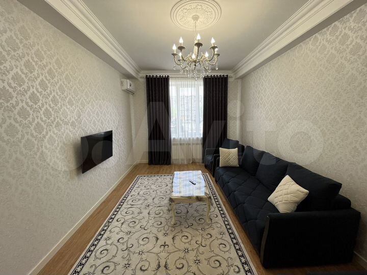 2-к. квартира, 70 м², 1/10 эт.