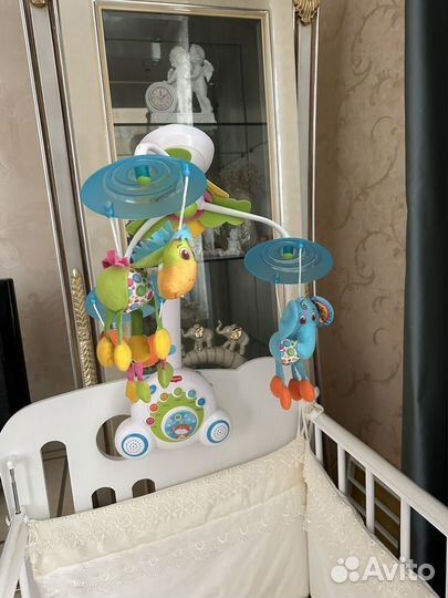 Детская кроватка с маятником