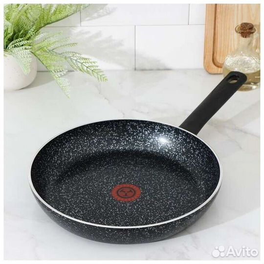 Сковорода диаметр 28см