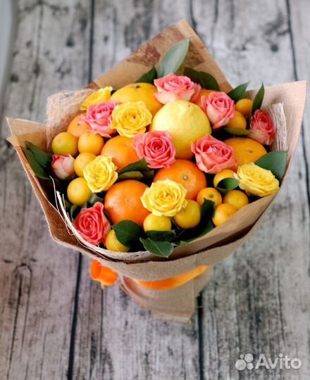 Композиции из цветов/фруктов