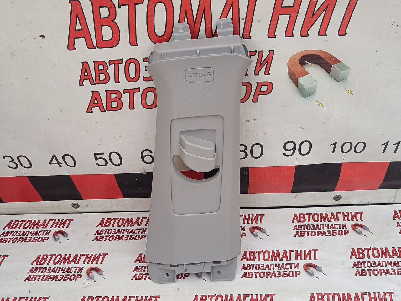 Обшивка центральной стойки правая Омода С5