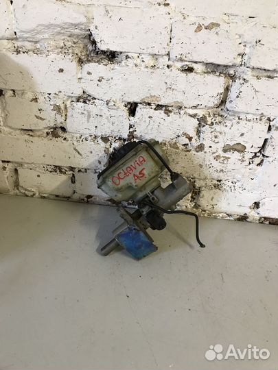 Главный тормозной цилиндр Skoda Octavia A5