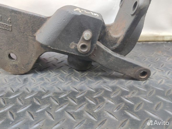 Кронштейн торсиона кабины правый