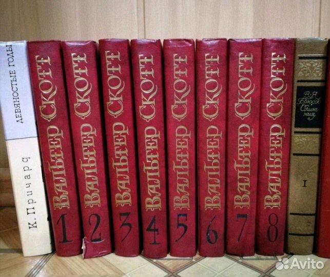 Книги разные много