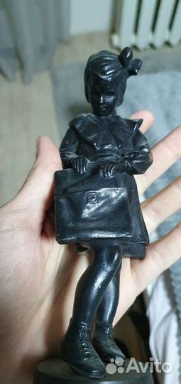 Статуэтка первоклассница. Каслинское литье, 1958 г