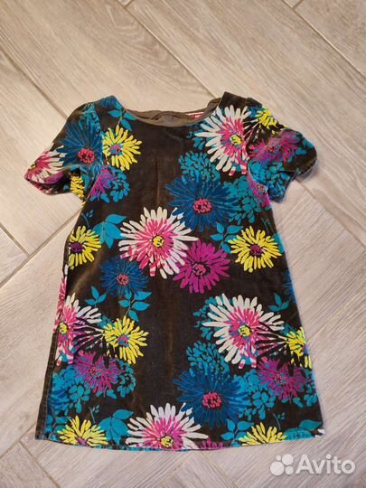 Одежда (платья, джинсы) на девочку 104-110