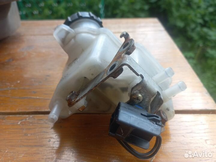 Бачок тормозной жидкости мазда бонго,ванетте