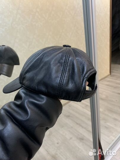 Мужская кожаная кепка