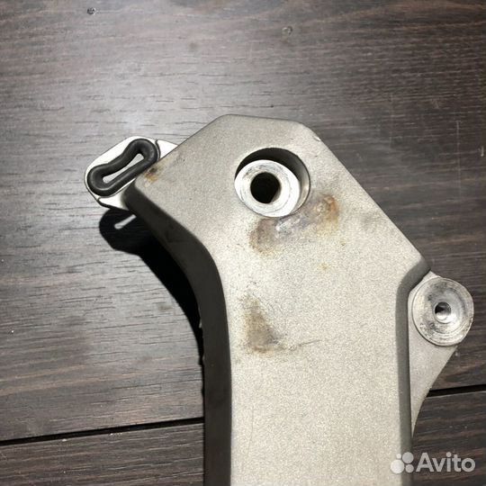 Левая накладка на раму Honda CB600F Hornet 07-12