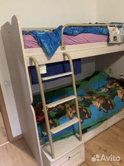 Двухъярусная кровать