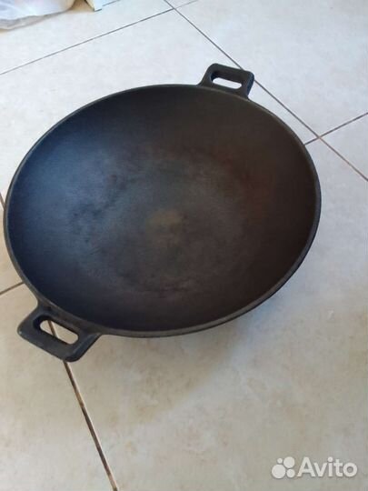 Вок чугунный с крышкой