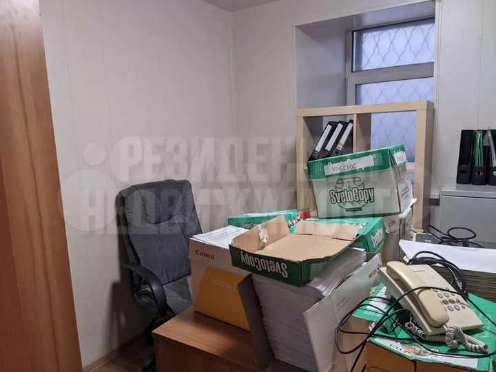 Помещение с арендаторами возле стадиона Динамо