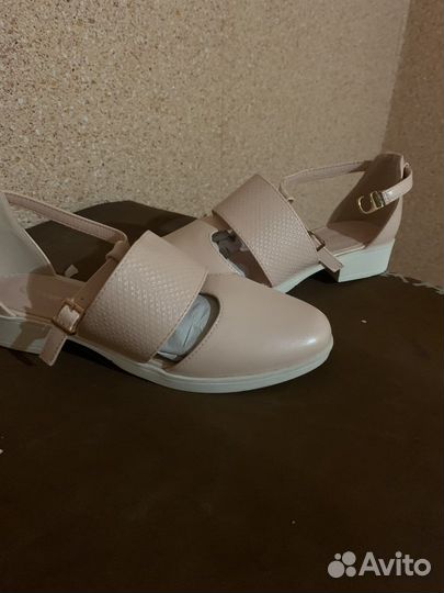 Босоножки новые
