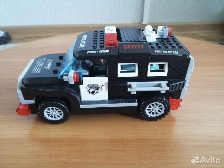 Внедорожник игрушка