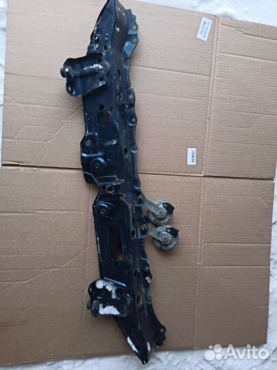 Верхняя рамка телевизора Toyota Vitz