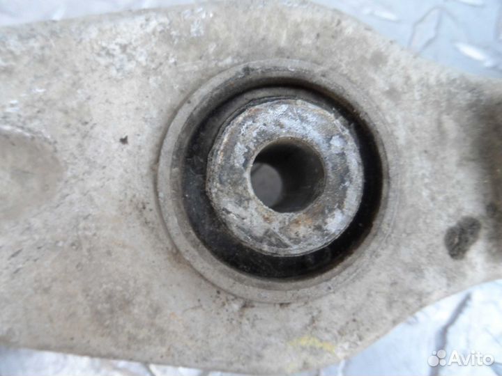 Рычаг передний левый нижний Audi A8 D3