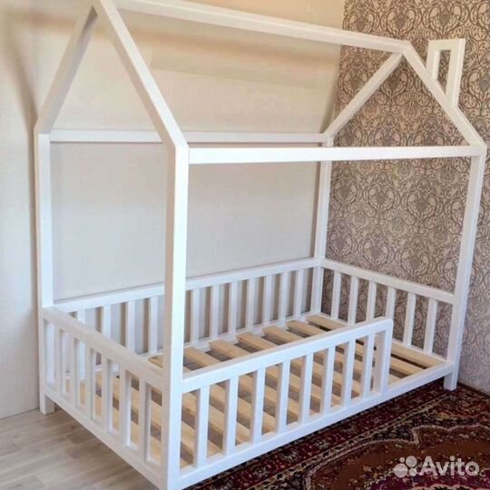 Детская кровать домик