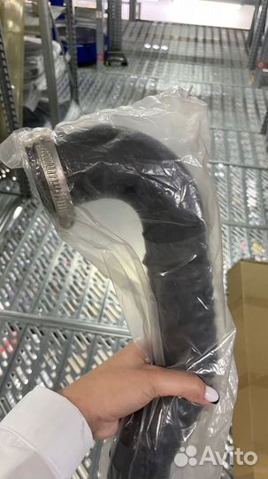 Land Rover Defender патрубок системы охлаждения