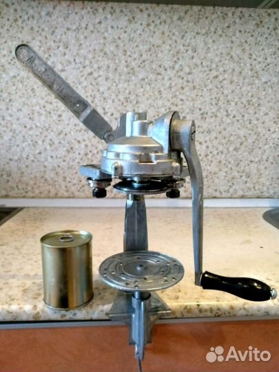 Жестяные банки для консервирования