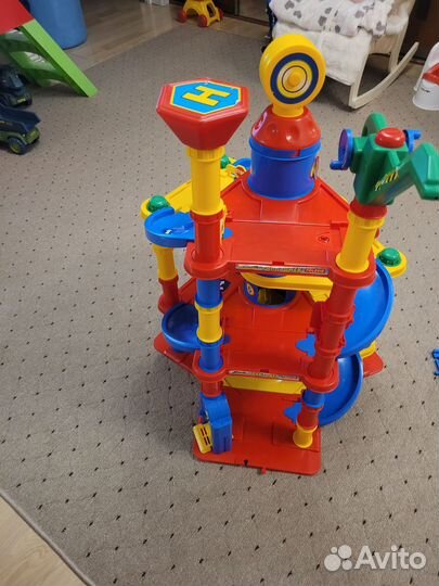 Детская игрушечная парковка