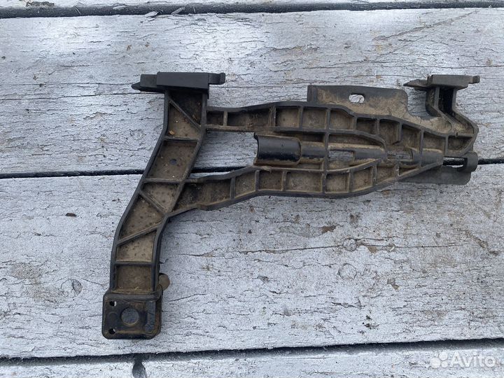 Кронштейн заднего бампера Mercedes Benz W212