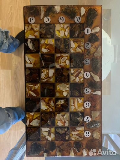 Шахматы из янтаря