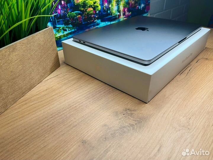 Macbook pro 13 2018 i7 16gb 500gb Мощный