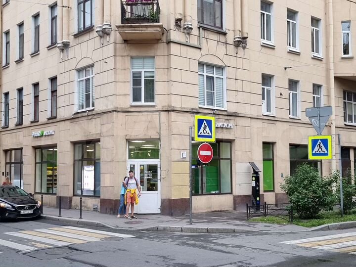 1Линия,Витрины,Угол-торговая площадь, 204 м²