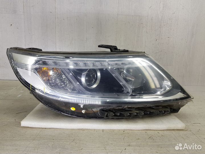 Фара правая Kia Sorento