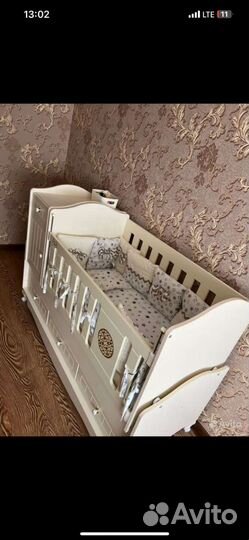 Детская кровать с маятником