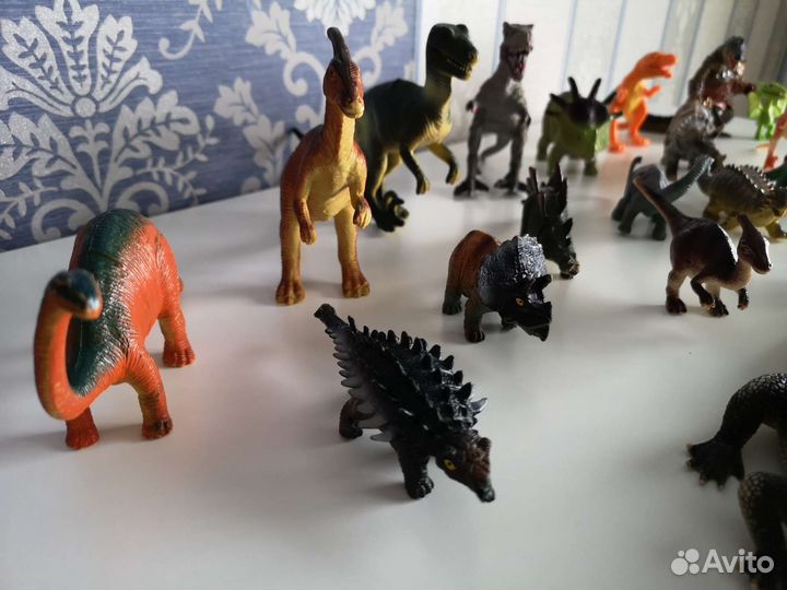 Динозавры игрушки
