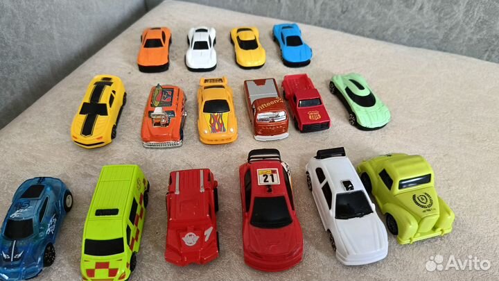 Коллекционные и игровые наборы машин пакетом