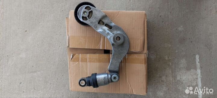 1722000170 натяжитель с роликом SsangYong